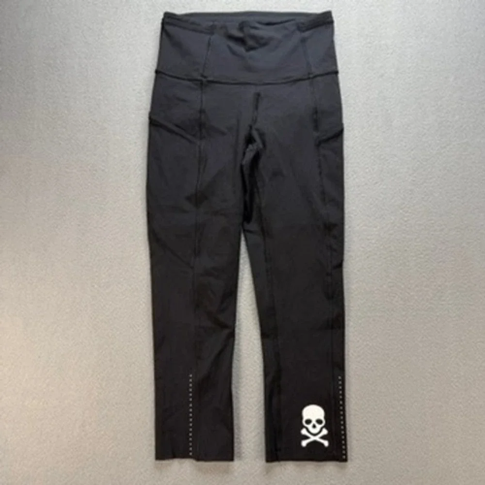Lululemon Speed Up Crop Leggings 21 Tight‎ Size 2 Black Skull Crossbones Running